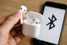 Airpod stil aan een oortje? zo krijg je het weer aan de praat
