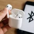 Airpod stil aan een oortje? zo krijg je het weer aan de praat