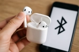 Airpod stil aan een oortje? zo krijg je het weer aan de praat